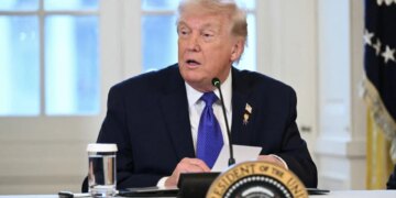 Trump vazhdon të mbajë qëndrim në lidhje me Iranin, presidenti i SHBA: Tani është momenti për të ndryshuar regjimin.