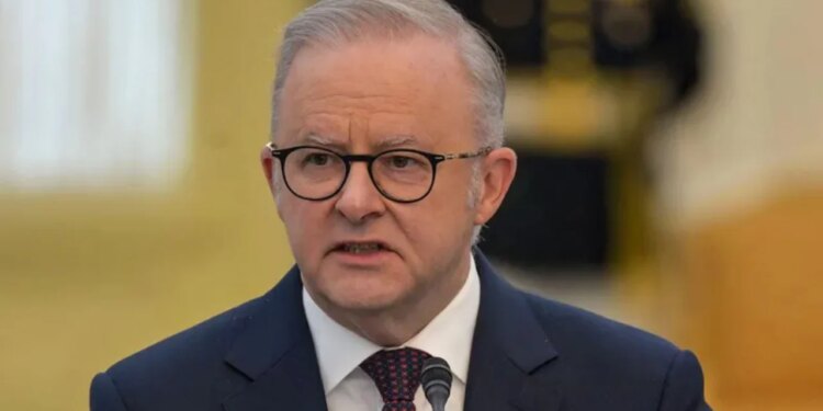 Trupa e vallëzimit kineze u detyrua të anulojë shfaqjet në Australi, ndërsa kryeministri australian u evakuua pas një kërcënimi për bombë.