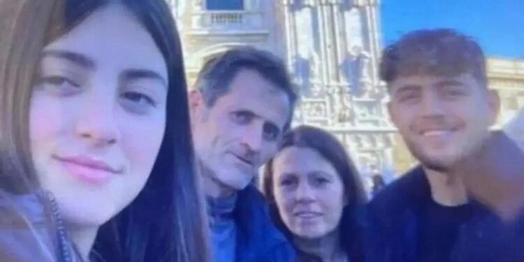 Trupat e katër anëtarëve të familjes Kola, të cilët humbën jetën në mënyrë tragjike në Itali, po dërgohen drejt Shqipërisë.