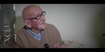 “U dhashë rrobat çifutëve, Gestapo i ndiqte dhe kështu i shpëtuam”, Stillo Papadhima rrëfehet nga kampi me 360 mijë të burgosur luftë: Amerikanët na thanë s’kemi komision, por na ndihmuan...