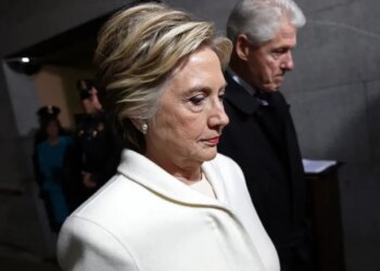 “Udhëtova me avionin e tij në vitin 2000”/ Bill Clinton, i përmendur në dosjen ‘Epstein’, pritet të japë dëshminë nesër para Kongresit Amerikan.