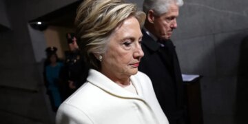 “Udhëtova me avionin e tij në vitin 2000”/ Bill Clinton, i përmendur në dosjen ‘Epstein’, pritet të japë dëshminë nesër para Kongresit Amerikan.