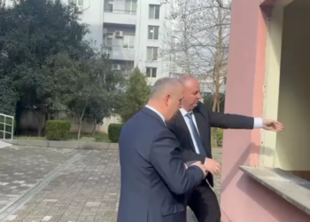 Vazhdon inspektimi në gjykata, politikanët vizitojnë ndërtesën e KLGJ-së