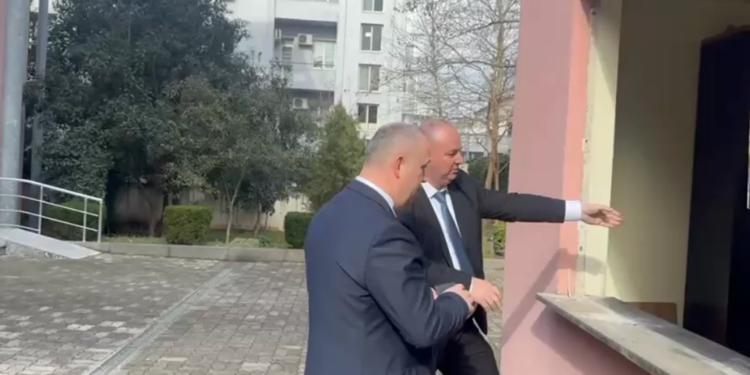 Vazhdon inspektimi në gjykata, politikanët vizitojnë ndërtesën e KLGJ-së