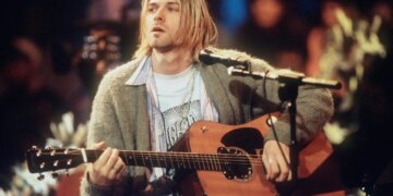 “Vdekja e Kurt Cobain: Hetimi i ri mjeko-ligjor vë në dyshim versionin e ngjarjeve, ndryshim në letrën e lamtumirës”