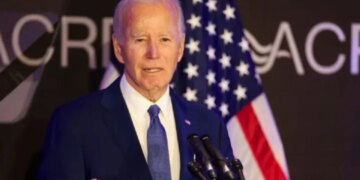 Vdekja e aktivistit amerikan Jesse Jackson, reagim nga Joe Biden: Një figurë e rëndësishme për Zotin dhe njerëzimin.