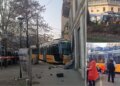 Video/ Aksident tragjik në Milano, një person humb jetën kur tramvaji del nga shinat dhe përplaset me një dyqan