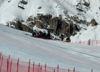 Video/ Aksidenti alarmant i kampiones 41-vjeçare në Cortina, momenti kur Lindsey Vonn ndeshet dhe gara pezullohet.