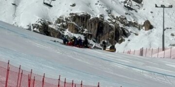 Video/ Aksidenti alarmant i kampiones 41-vjeçare në Cortina, momenti kur Lindsey Vonn ndeshet dhe gara pezullohet.