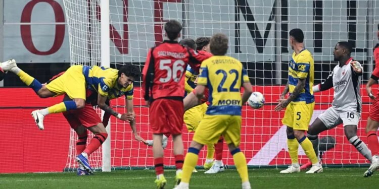 Video/ Arbitrat përsëri në qendër të kritikave në Serie A, debatohet për golin e Parmës ndaj Milanit pas ndeshjes Inter-Juve.