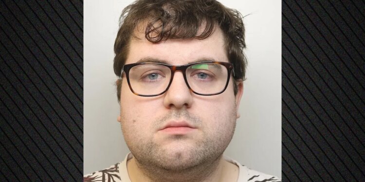 Video/ Arrestohet punonjësi i çerdhes në Britani për abuzim seksual me fëmijë të vegjël