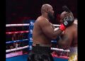 Video / Boksieri amerikan pëson humbje të parukës nga grushtat e rivalit në ring.
