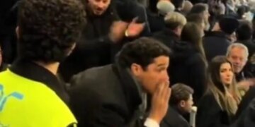 Video / Incident në “San Siro”, tifozët e Interit përzënë nga tribuna VIP drejtuesit e Juventusit, të cilët largohen duke u ofenduar.