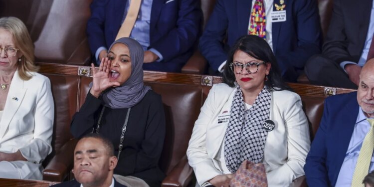 Video/ "Po i vrisni amerikanët", reagimi i një kongresmene demokrate ndërsa Trumpi flet