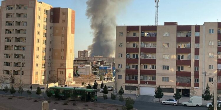 Video/ Zjarri afër bazave ushtarake në Teheran, tym i zi observable pranë qytetit Parand.