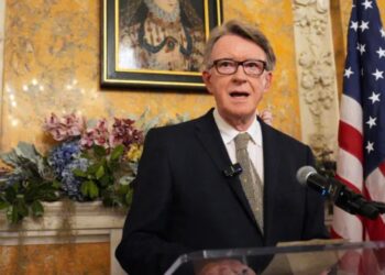Zgjerohet skandali lidhur me Mandelson, i cili dërgoi informacione për qeverinë britanike tek Epstein.