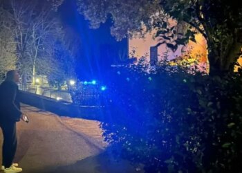 Zjarr në një banesë: identiteti i 46-vjeçarit shqiptar, që humbi jetën gjatë grabitjes, zbulohet, mes të kaluarës së tij të kriminalitetit ndaj pronës.