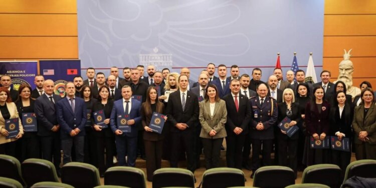 Zyrtari i lartë amerikan zhvillon bisedime me Qeverinë dhe liderët e drejtësisë në Tiranë: Angazhim për bashkëpunim me aleatët në luftën kundër kriminelëve që kërcënojnë sigurinë kombëtare.