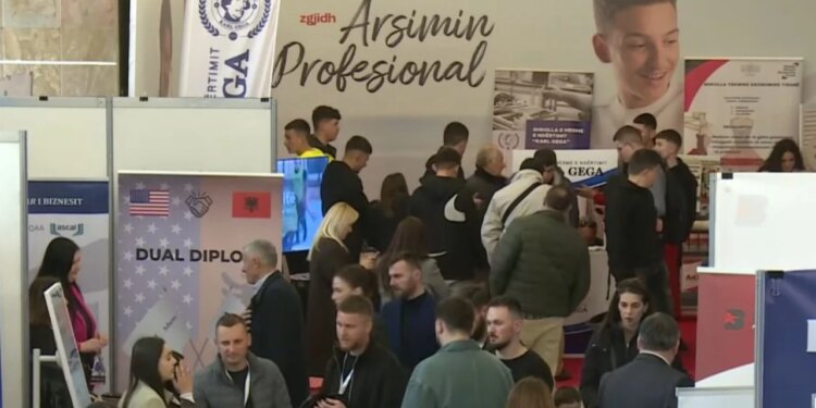 2000 mundësi punësimi në panairin e punës: 80 kompani ofrojnë pagat mbi 1000 euro, kërkesë e lartë në sektorin e turizmit.