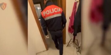 25-vjeçari në Vlorë arrestohet për mbajtje të armëve dhe municionit, si dhe drogave të paligjshme.