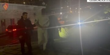 26-vjeçari nga Saranda, i cili u bë aktor i pretenduar si punonjës i IKMT-së dhe u merrte para bizneseve në jug të Shqipërisë, është arrestuar.