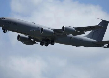 Aeroplani amerikan i mbështetjes me karburant bie në Irak, ngushtica e Hormuzit vazhdon të jetë e mbyllur.