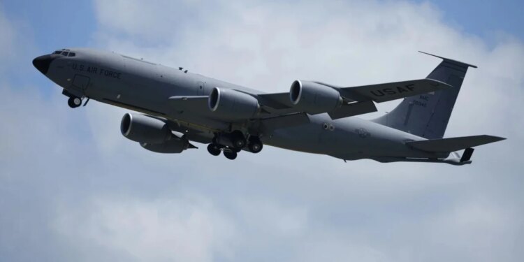 Aeroplani amerikan i mbështetjes me karburant bie në Irak, ngushtica e Hormuzit vazhdon të jetë e mbyllur.