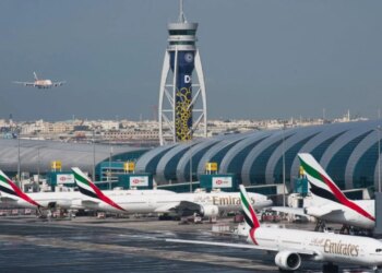 Aeroporti i Dubait rikthen pjesërisht operacionet, autoritetet ëndërrojnë qytetarët: Rregulloni kontaktin me linjën ajrore dhe konfirmoni statusin e fluturimeve.
