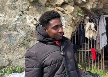 Afrikanët e bllokuar në malin e Taraboshit gjatë udhëtimit të tyre të rrezikshëm drejt Europës.