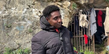 Afrikanët e bllokuar në malin e Taraboshit gjatë udhëtimit të tyre të rrezikshëm drejt Europës.