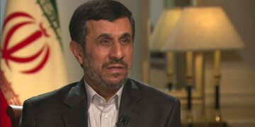 “Ahmadinexhad mund të jetë ende në jetë”, zyra e ish-presidentit përcjell se lajmi për vdekjen e tij është i pavërtetë.