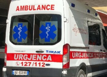 Aksident fatal në Tiranë/ Një 28-vjeçar humb jetën pas përplasjes së motorit me barrierat e rrugës.