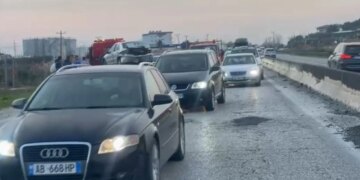 Aksident në Golem të Lushnjes, dyshohet për parakalimin e incorrect.