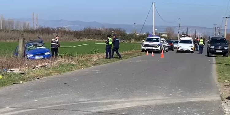 Aksident në rrugën Shënkoll-Rrilë, një person me lëndime të rënda dërgohet në spitalin e Traumës.