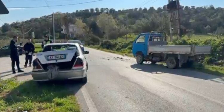 Aksident serioz në rrugën e vjetër Fier-Lushnje, raportohet për dy persona të lënduar.
