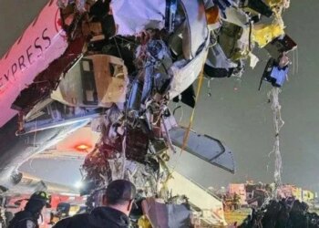 Aksidenti tragjik në aeroportin e Nju Jorkut: Avioni përplaset me zjarrfikësen gjatë uljes (video)