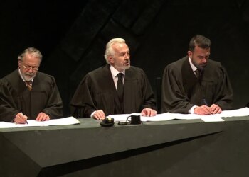 Aktori Myzafer Zifla tregon për rolin e gjykatësit amerikan në dramën që po interpretohet në Teatrin Kombëtar, e cila trajton temën e gjyqtarëve të nazistëve.