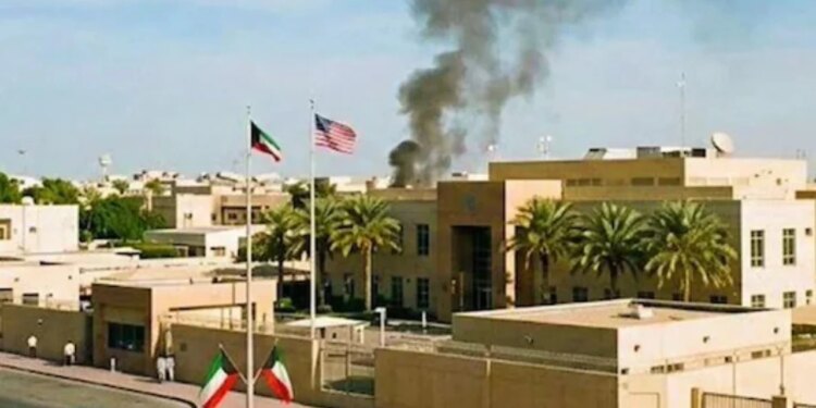 Ambasada amerikane në Kuvajt mbyllet, ndërsa të gjitha shërbimet konsullore anullohen për shkak të tensioneve në rajon.