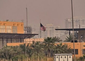 Ambasada e Shteteve të Bashkuara në Irak njofton qytetarët e saj: Të largohen sa më shpejt nga zona.