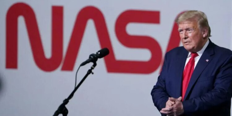 “Amerika e para”: Trump vazhdon të shtyjë për misionet në Hënë, NASA përballet me konkurrencën kineze.