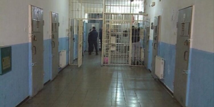 Arrest kardiak shkakton vdekjen e të burgosurit me burg të përjetshëm në spitalin e Korçës