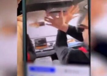 Arrestimi i katër shqiptarëve në Serbi për përdorimin e simboleve kuqezi dhe publikimi i një videoklipe me këngë patriotike dhe shqiponjën dykrenare