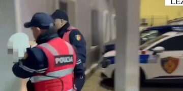 Arrestohen 6 personat që shkelen dyert dhe grabitën 16 laptopë e videoprojektorë nga shkolla ku ishin nxënës.