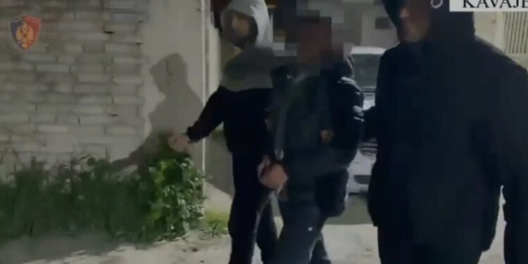 Arrestohet 42-vjeçari në Durrës, pas plagosjes me armë zjarri të një 39-vjeçari gjatë një konflikti për arsye të paqarta.