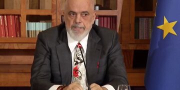 Arsyet e mungesës së Spiropalit dhe Xhafajt në seancën e kërkesës së SPAK: Rama: “Nuk e ndjek këtë çështje, është përgjegjësi e kreut të grupit.”