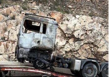 Automobili përfshihet nga flakët pranë tunelit të Skërficës, pa të lënduar.