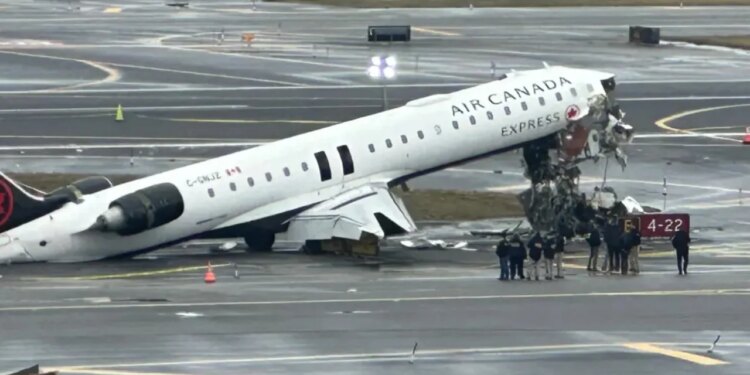 Avioni i rrëzuar në Nju Jork/ Një stjuardesë e gjetur e gjallë, e lidhur në sedilje…