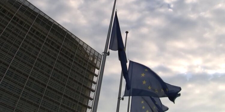 BE nis hetimet për Snapchat/ Shkaku: dyshime për rreziqe ndaj fëmijëve, platforma në vëmendjen e autoriteteve të rregullimit.