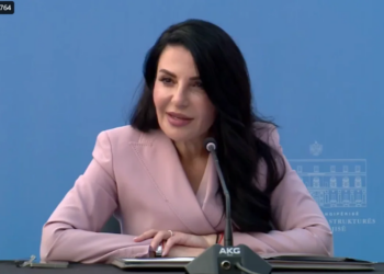 Balluku: ‘Nuk kam penguar kurrë hetimin’ – Reagimi i ministres për 300 apartamentet dhe limuzinën në gjyqin publik