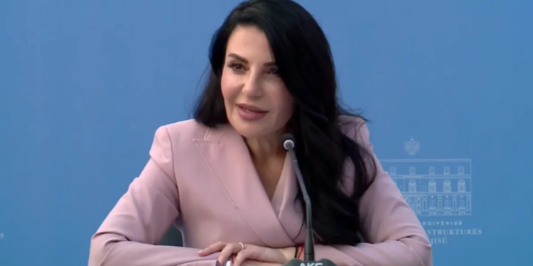 Balluku: ‘Nuk kam penguar kurrë hetimin’ – Reagimi i ministres për 300 apartamentet dhe limuzinën në gjyqin publik